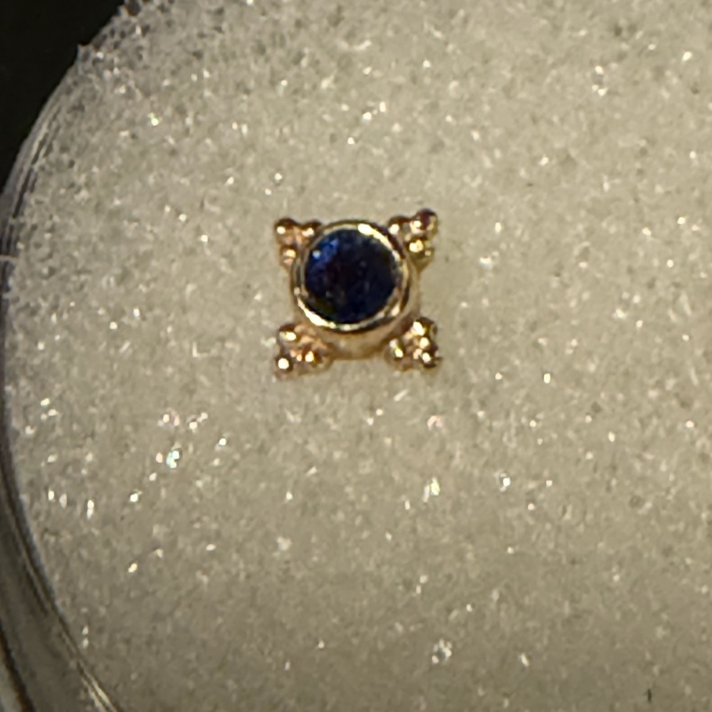 BVLA Threadless end “mini Kandy” 14kt gold and blue sapphire